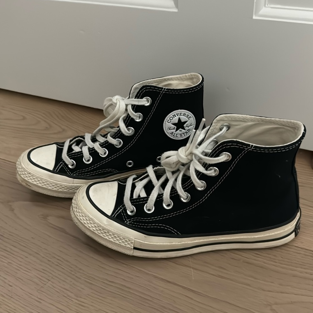 CONVERSE WOMEN’S SIZE 6